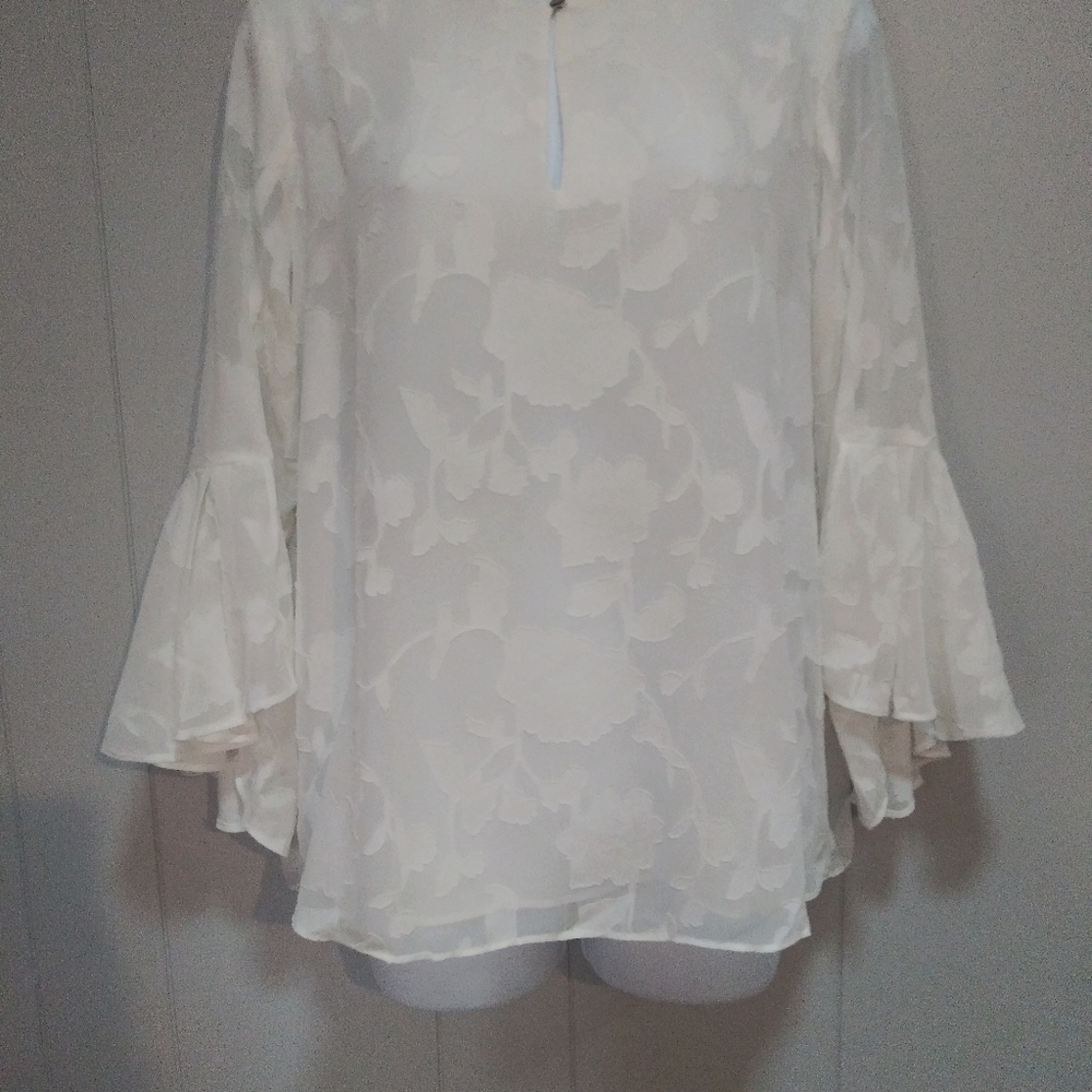 NWT Ellen Tracy Vintage Style Lace Bell sleeve Top